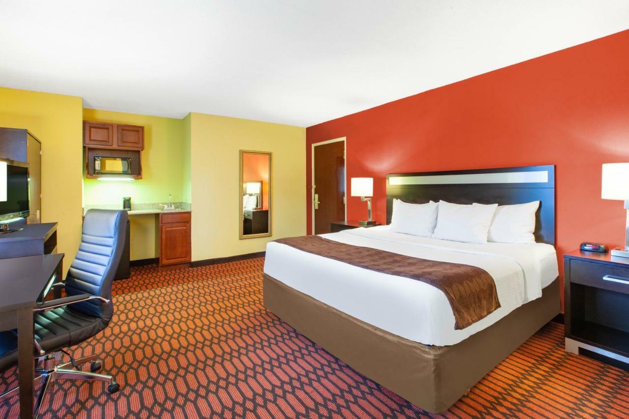 Baymont By Wyndham Harrisburg